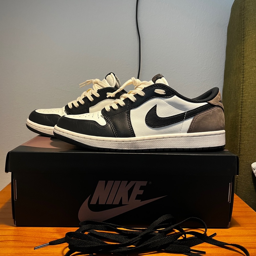 Jordan 1 OG Low Mocha, Size 10